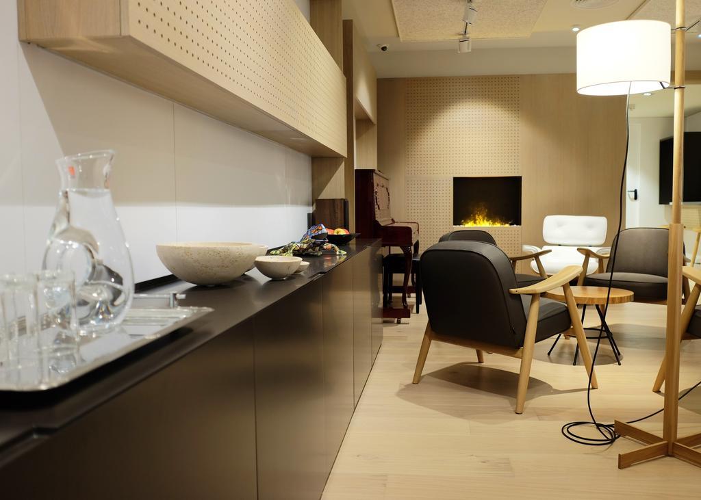 อพาร์ตโฮเต็ลซิลเวอร์ Hotel บาร์เซโลนา ภายนอก รูปภาพ