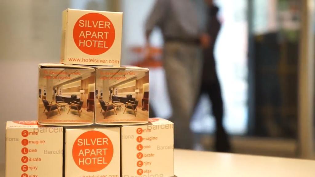อพาร์ตโฮเต็ลซิลเวอร์ Hotel บาร์เซโลนา ภายนอก รูปภาพ