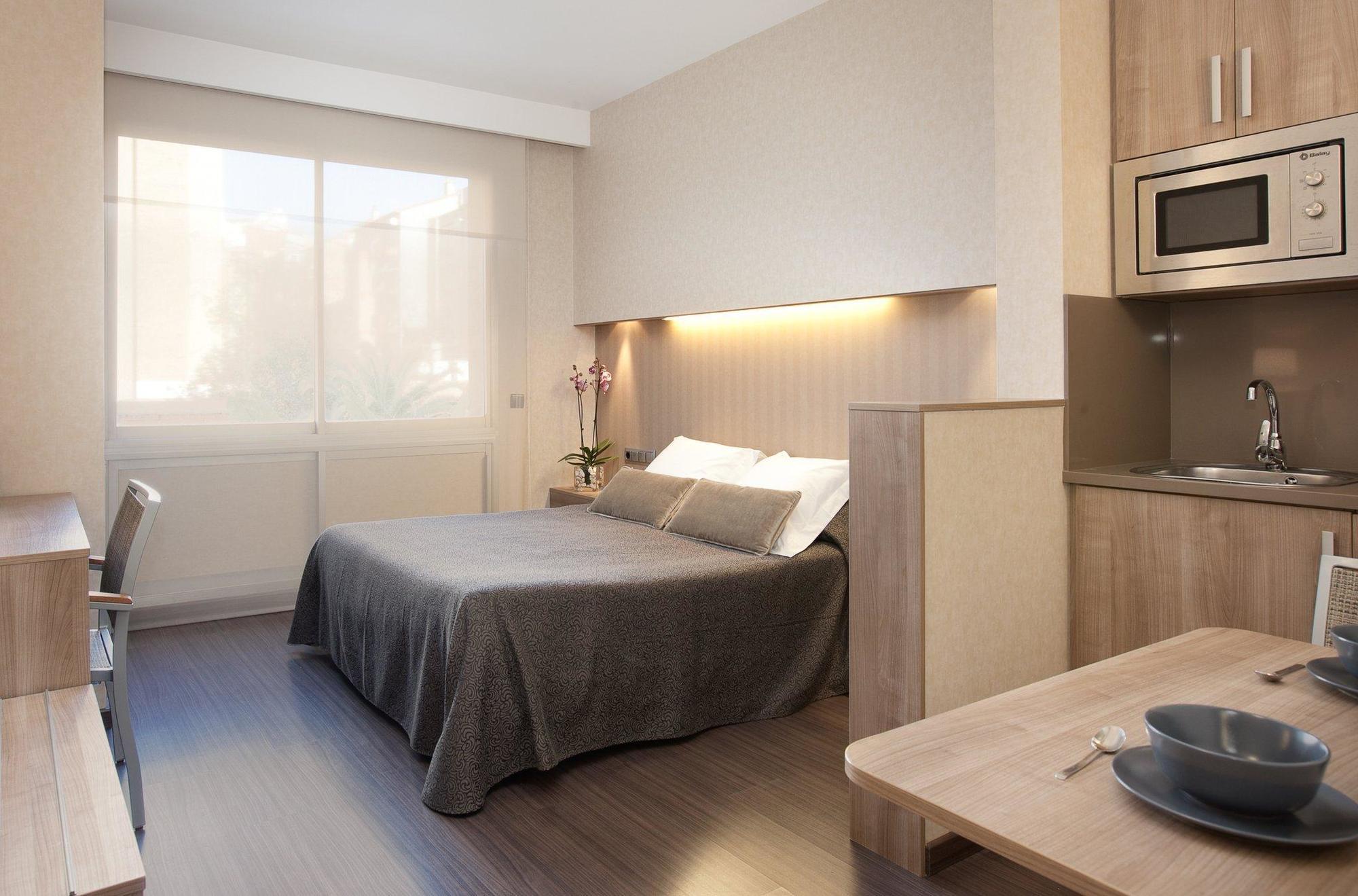 อพาร์ตโฮเต็ลซิลเวอร์ Hotel บาร์เซโลนา ภายนอก รูปภาพ