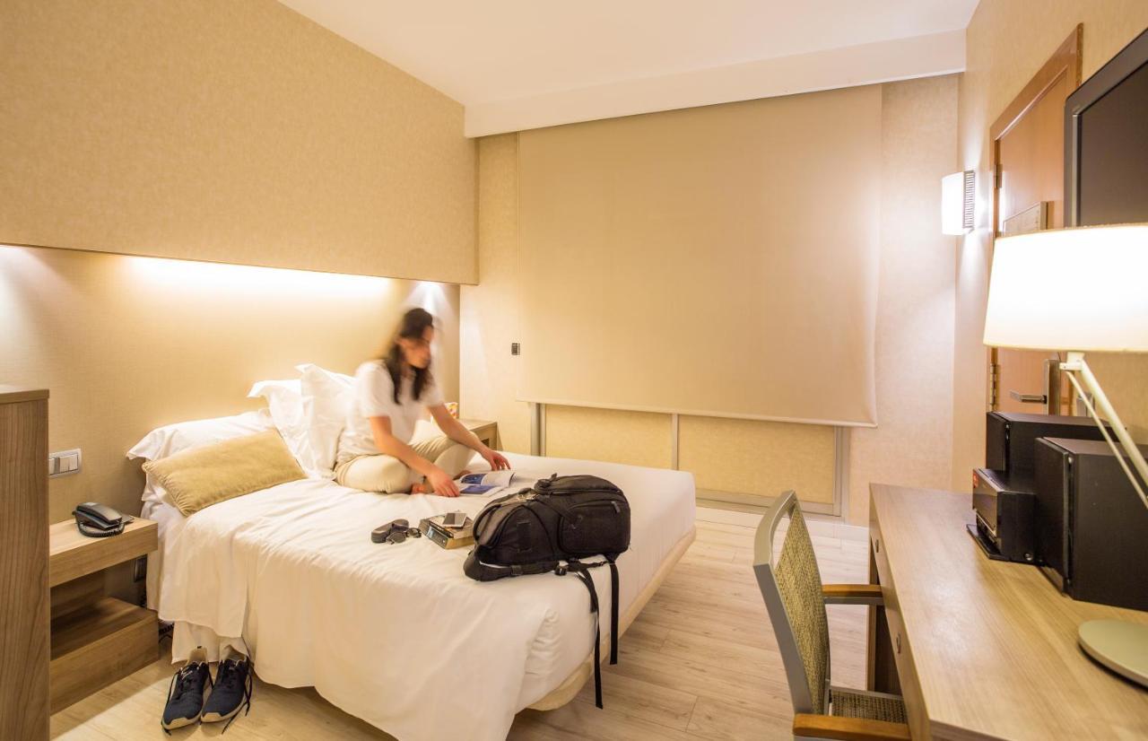 อพาร์ตโฮเต็ลซิลเวอร์ Hotel บาร์เซโลนา ภายนอก รูปภาพ