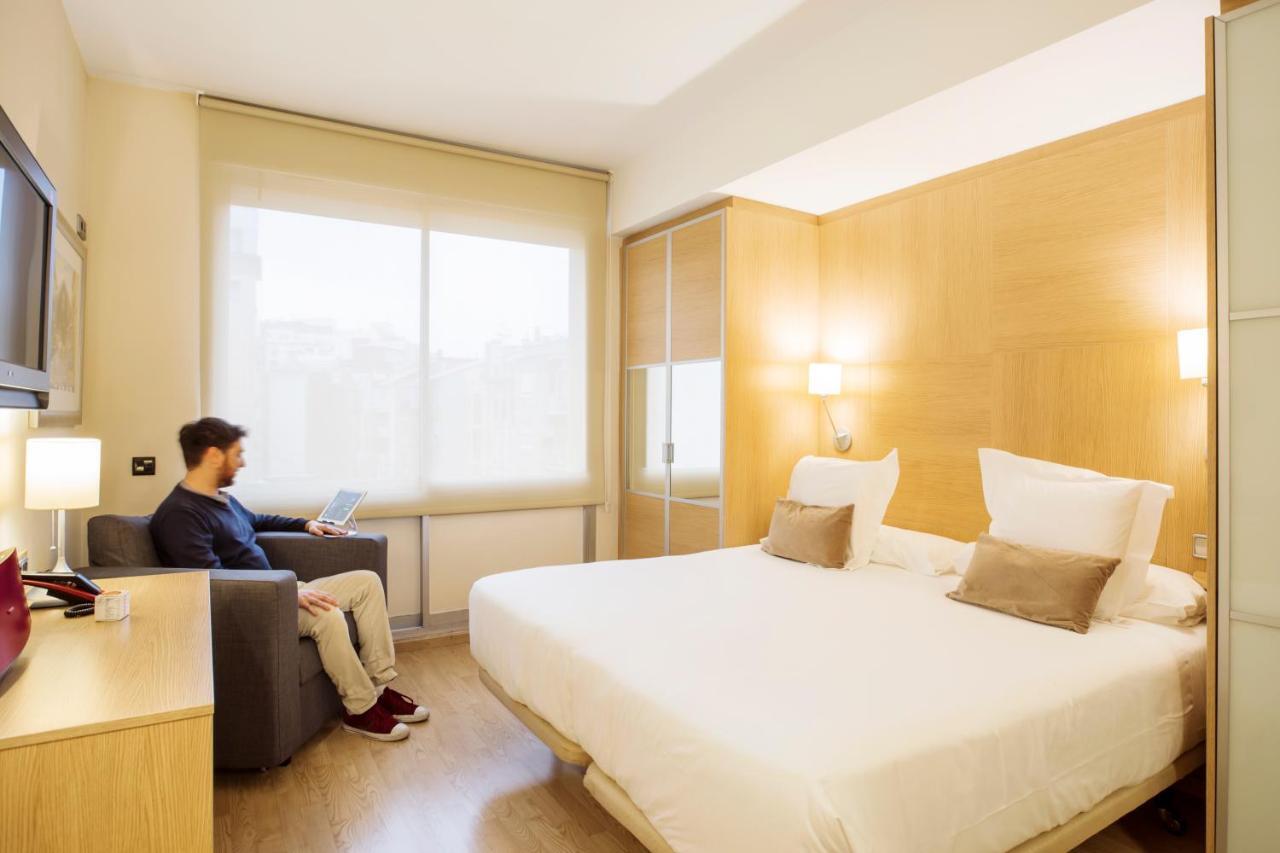 อพาร์ตโฮเต็ลซิลเวอร์ Hotel บาร์เซโลนา ภายนอก รูปภาพ