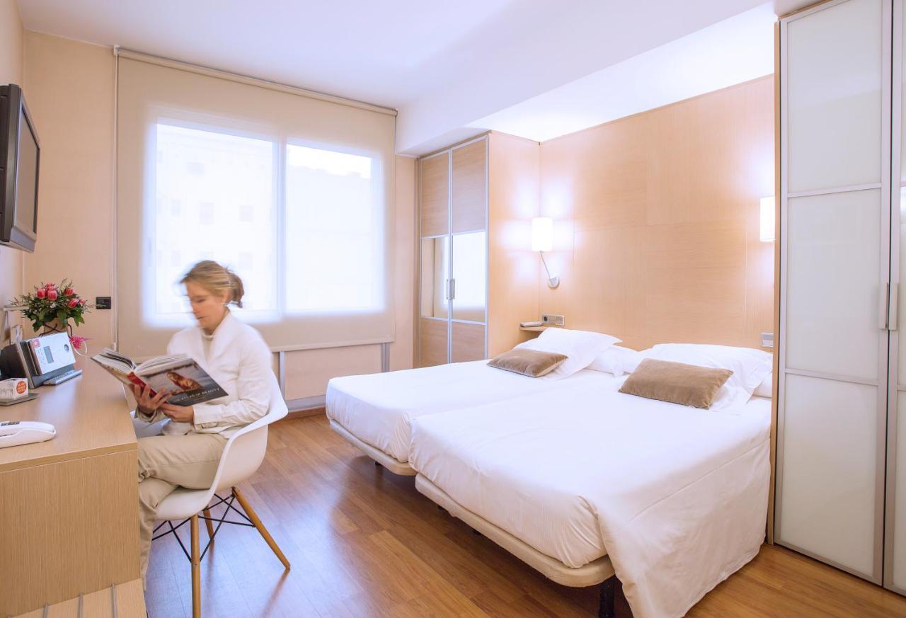 อพาร์ตโฮเต็ลซิลเวอร์ Hotel บาร์เซโลนา ภายนอก รูปภาพ